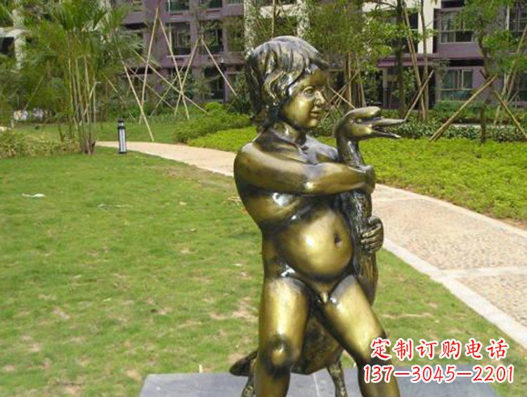 聊城新颖童真男孩城市玻璃钢仿铜景观雕塑