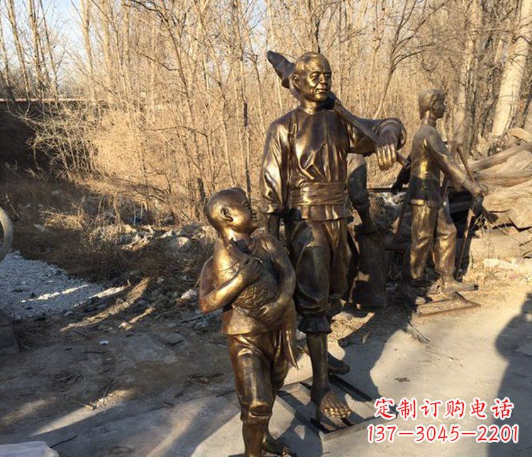 聊城抱着鱼的儿童街边小品铜雕