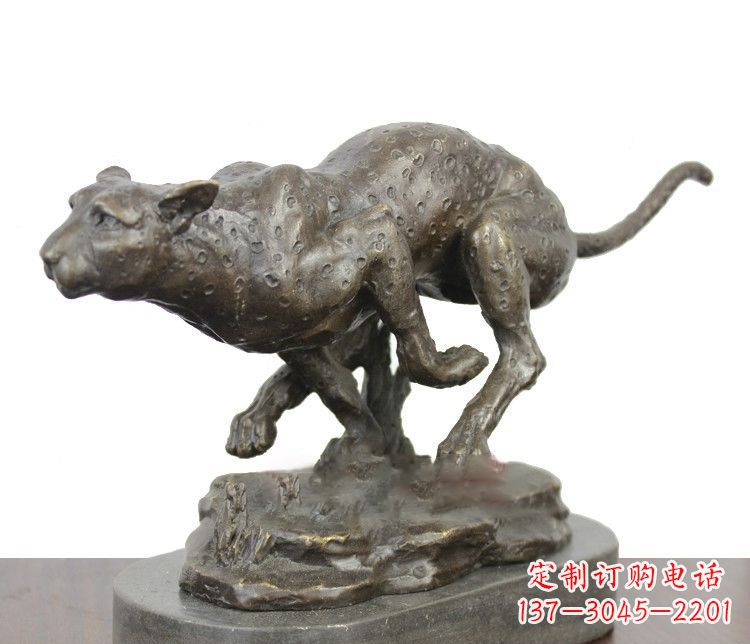 聊城豹子动物铜雕