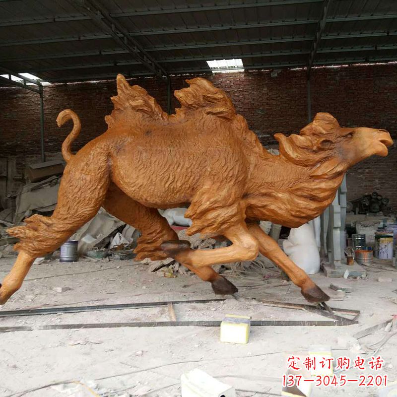 聊城奔跑的骆驼仿真雕塑