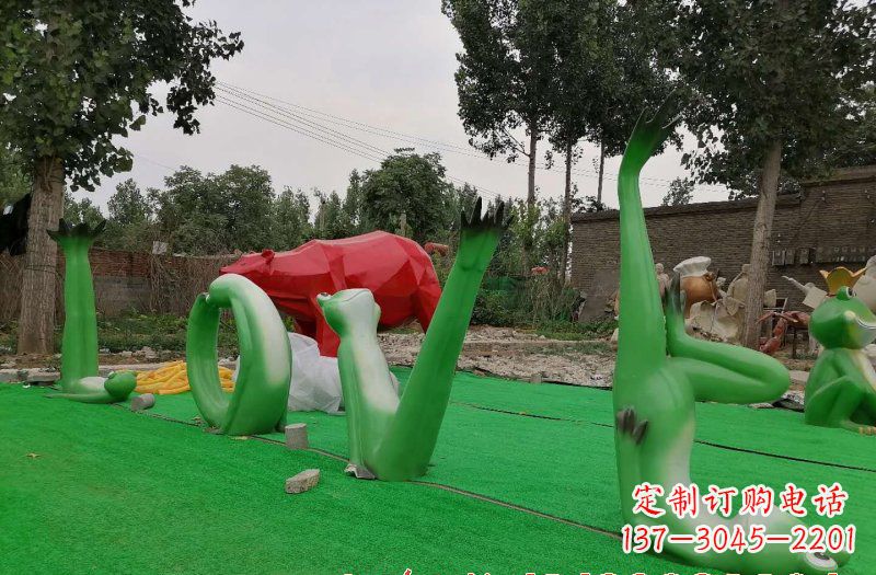 聊城新颖可爱的玻璃钢青蛙雕塑