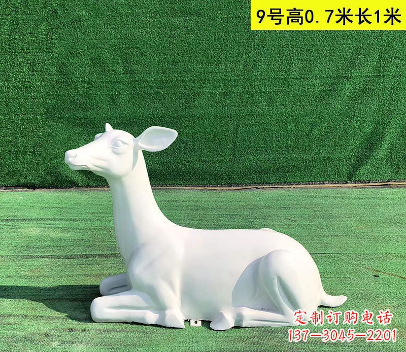 聊城玻璃钢白色小鹿动物雕塑