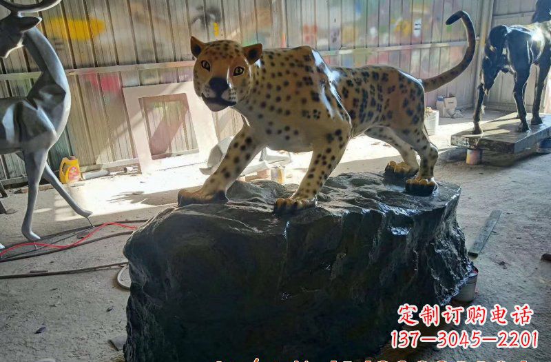 聊城新颖豹子雕塑