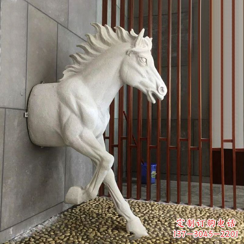聊城玻璃钢创意动物雕塑——穿墙而过