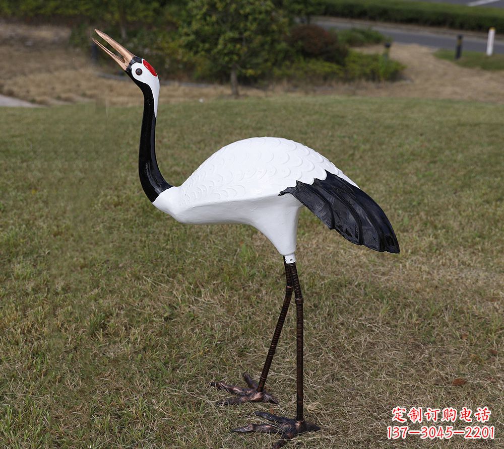 聊城玻璃钢雕塑仙鹤——灵动飞翔的艺术之美