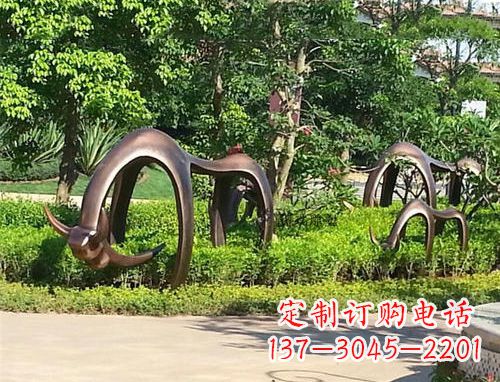 聊城玻璃钢动物雕塑公园草坪的美丽装饰