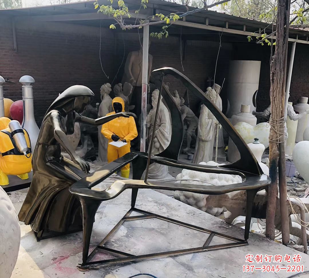 聊城玻璃钢仿铜钢琴雕塑