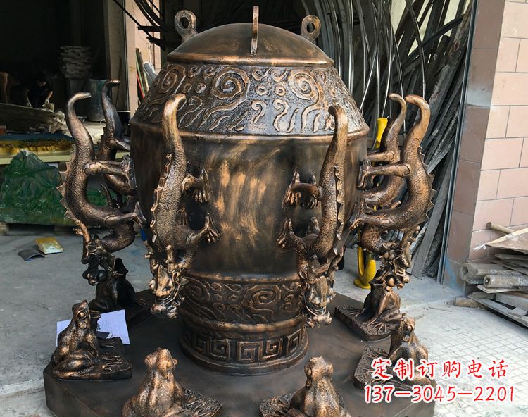 聊城玻璃钢仿铜地动仪雕塑中国古代文化精髓