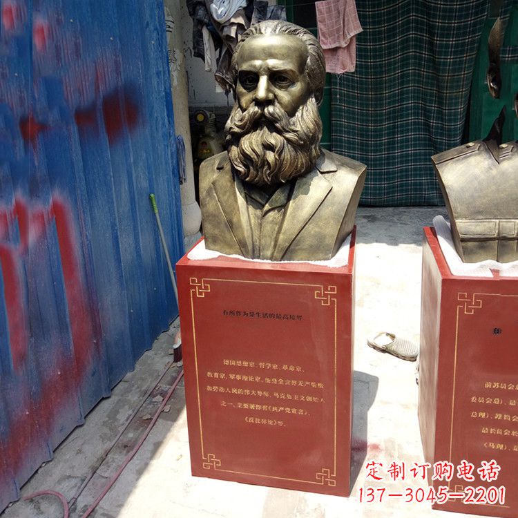 聊城玻璃钢仿铜马克思雕塑——缅怀伟大思想家