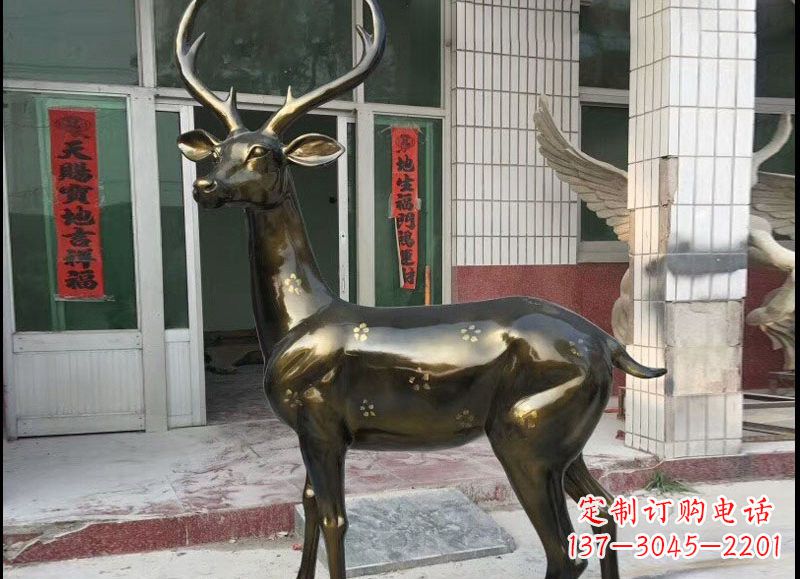 聊城玻璃钢梅花鹿雕塑精美的艺术瑰宝