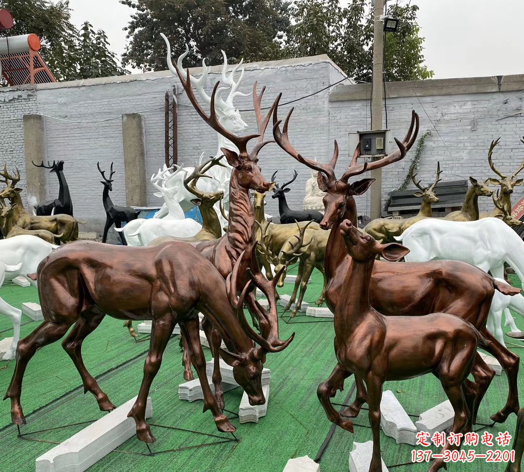 聊城玻璃钢仿铜群鹿雕塑——精美动物雕塑装点公园