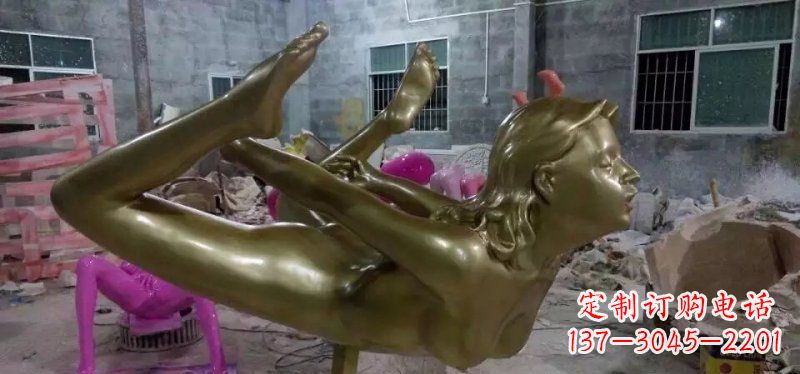 聊城玻璃钢仿铜雕刻的女人雕塑