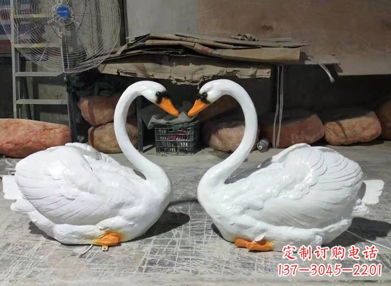 聊城玻璃钢仿真发光天鹅雕塑
