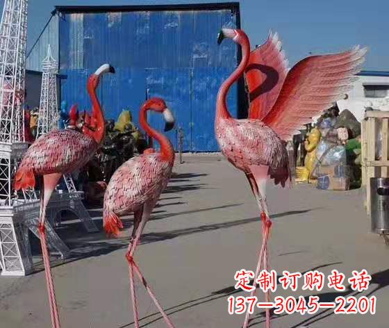 聊城火烈鸟雕塑以玻璃钢创造精美的景观雕塑