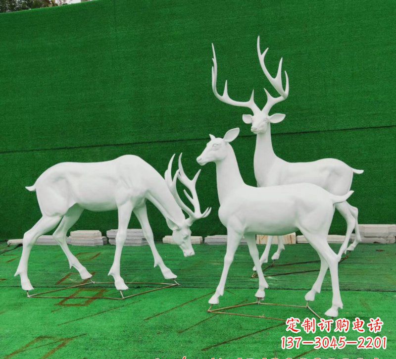 聊城玻璃钢鹿群雕塑