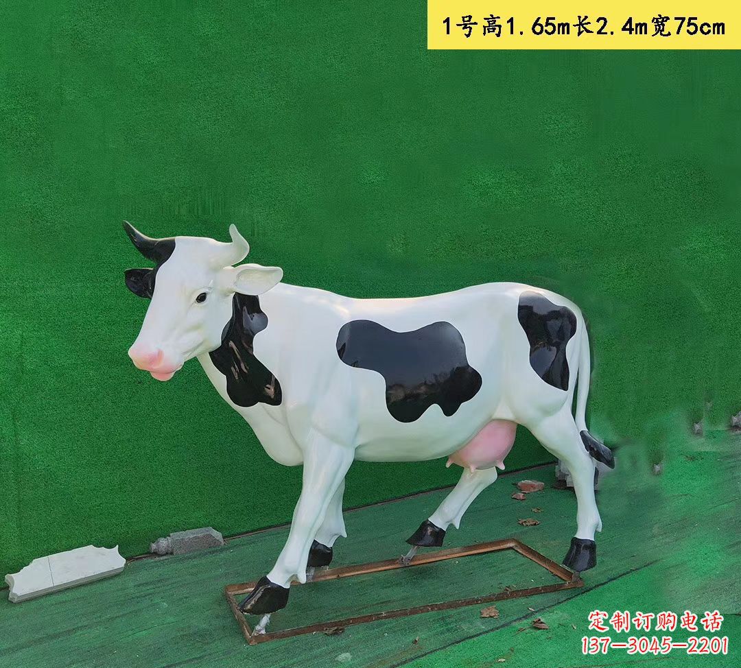 聊城玻璃钢仿真奶牛雕塑精致而可爱