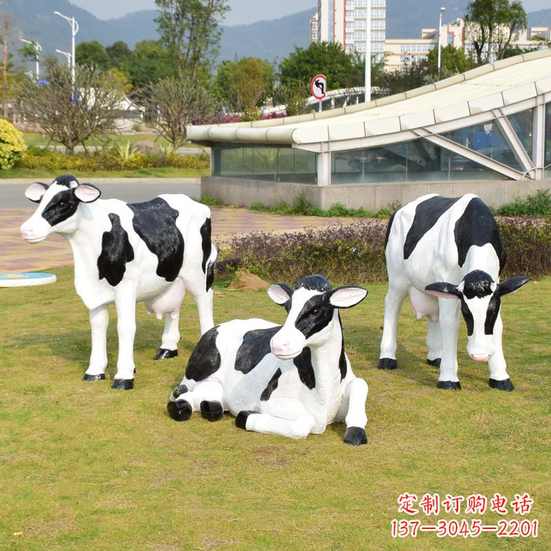 聊城玻璃钢奶牛雕塑给环境带来美丽