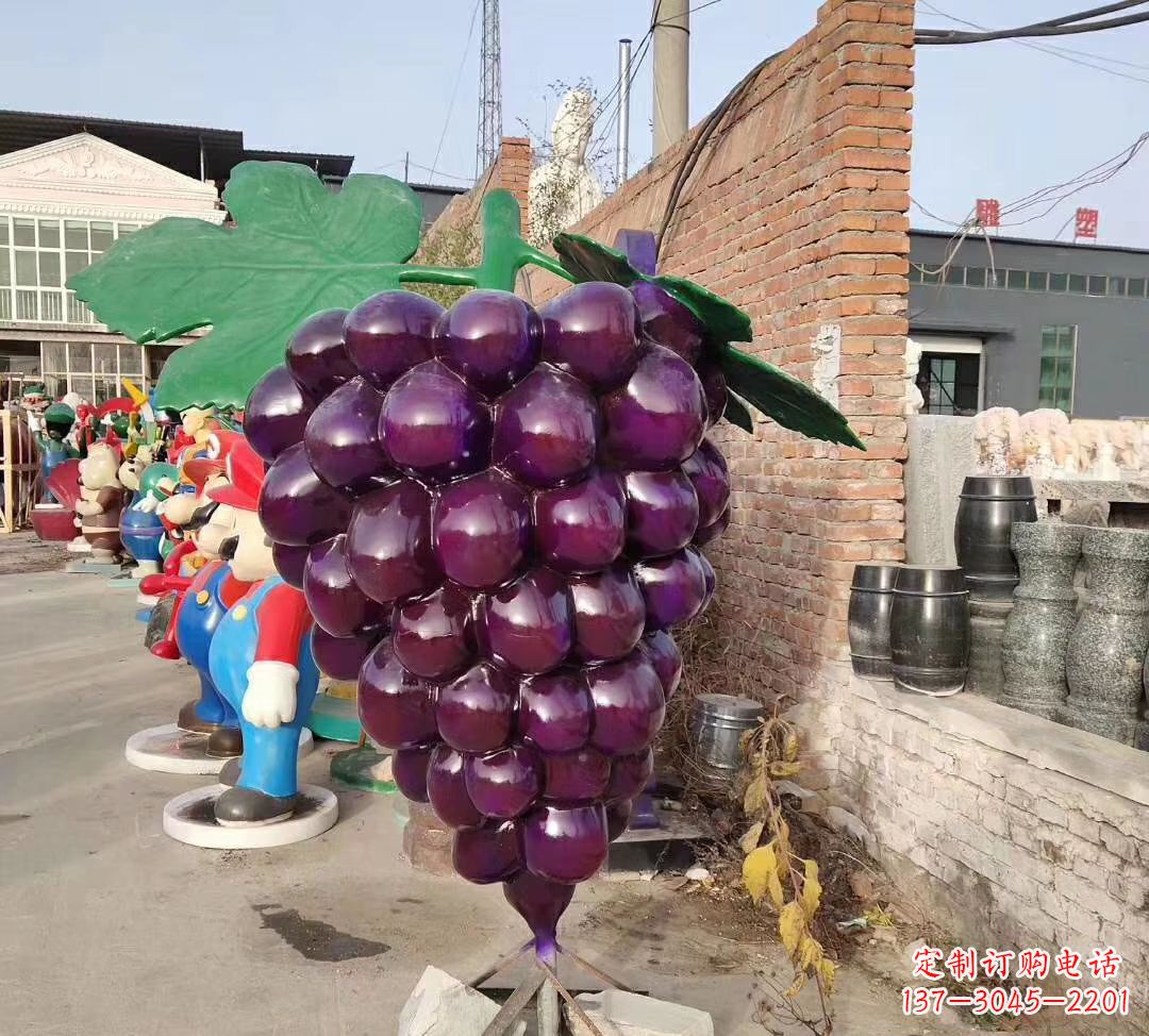 聊城仿真玻璃钢葡萄雕塑