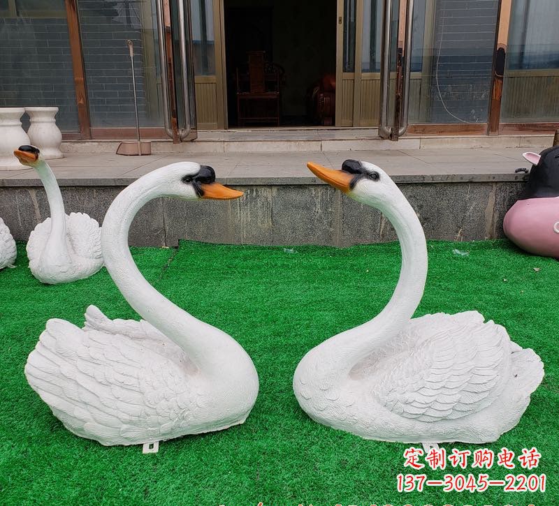 聊城玻璃钢制作的精美天鹅雕塑