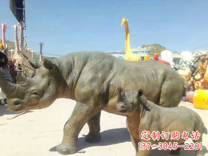 聊城玻璃钢制犀牛雕塑——精美外形、质感出众