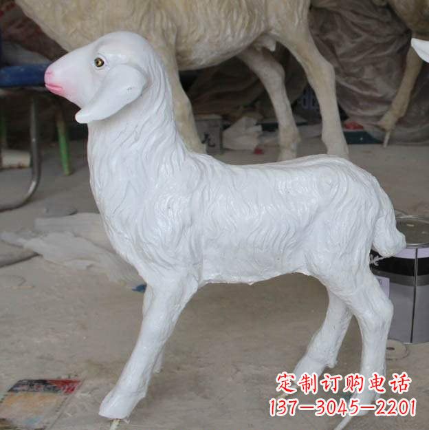 聊城玻璃钢雕刻的羊雕塑——艺术的精美表达