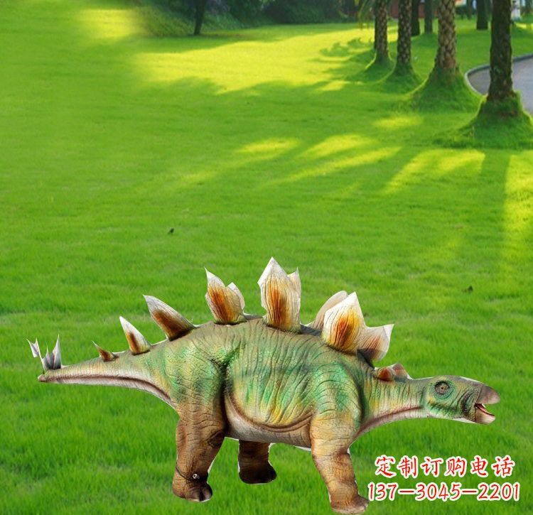 聊城仿真恐龙雕塑玻璃钢棘背龙