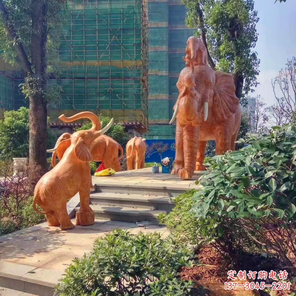 聊城玻璃钢卡通大象雕塑——给小区园林带来活力
