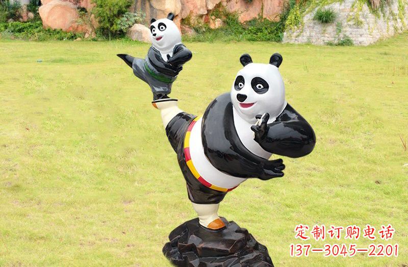 聊城玻璃钢卡通熊猫雕塑的艺术之美