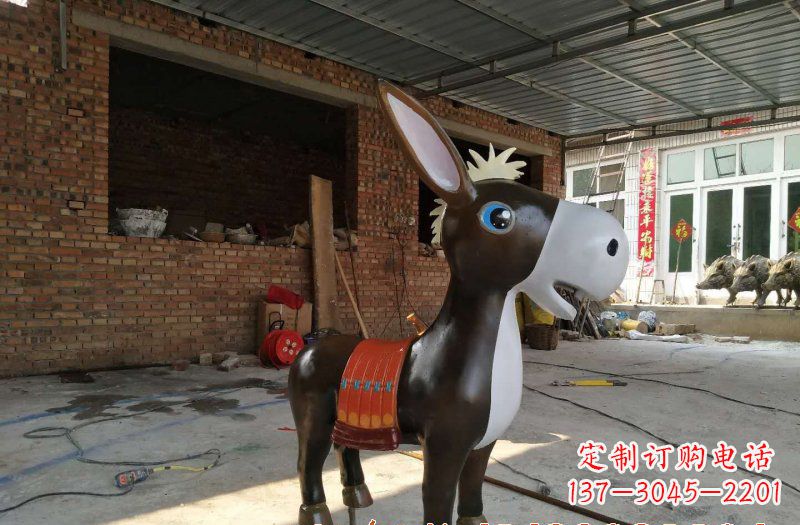 聊城玻璃钢毛驴雕塑一种抒情的艺术形式