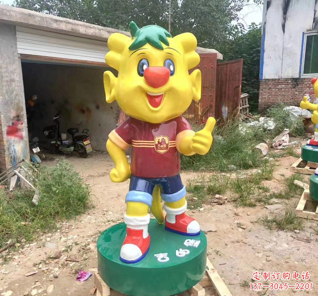 聊城玻璃钢卡通小牛雕塑精致而可爱
