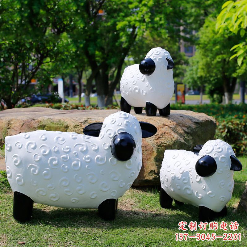 聊城玻璃钢卡通动物雕塑,增添公园草坪韵味