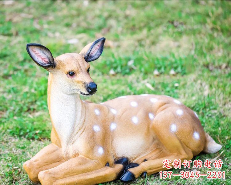 聊城玻璃钢卧姿梅花鹿雕塑