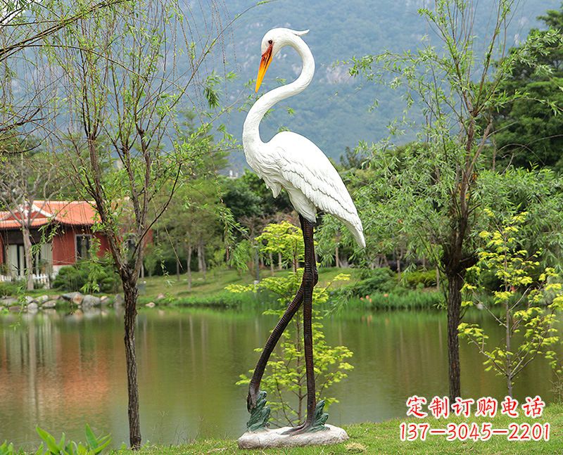 聊城玻璃钢仙鹤雕塑——传承中国传统文化