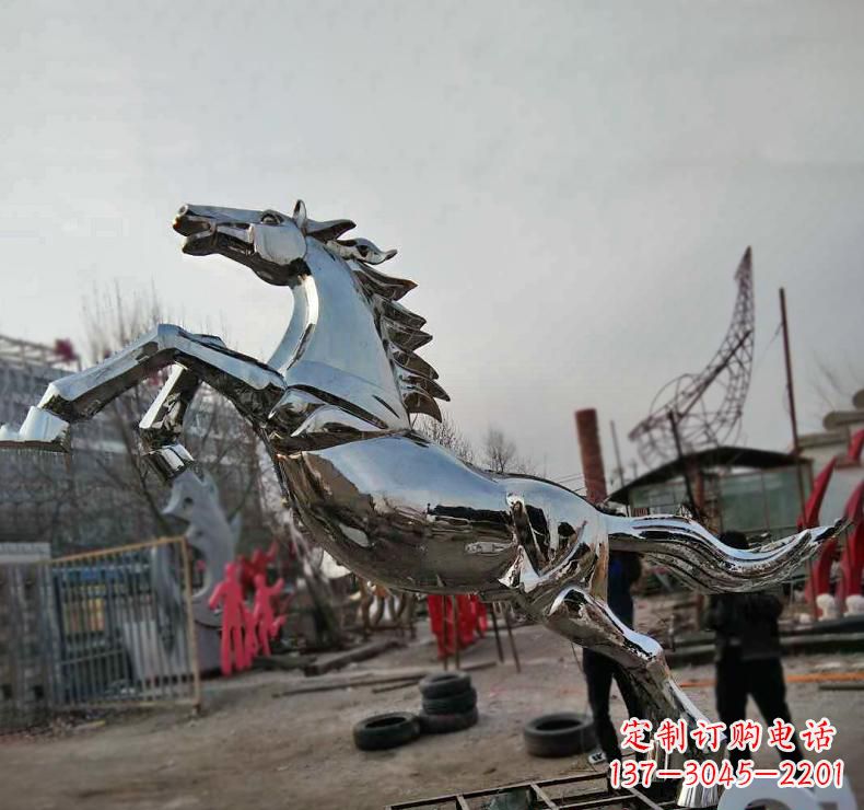 聊城不锈钢奔跑马雕塑驰骋在人间的艺术精灵
