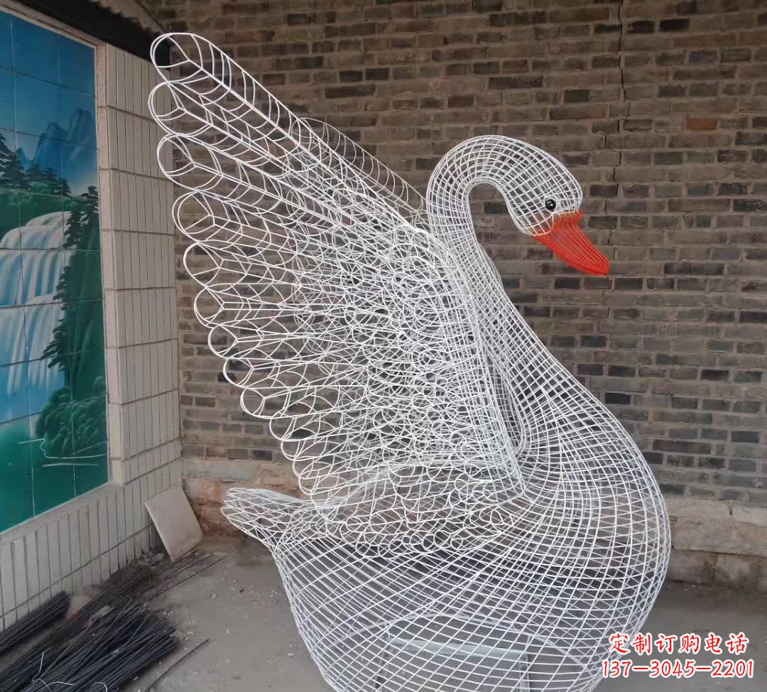 聊城不锈钢制天鹅雕塑象征着和谐与美好