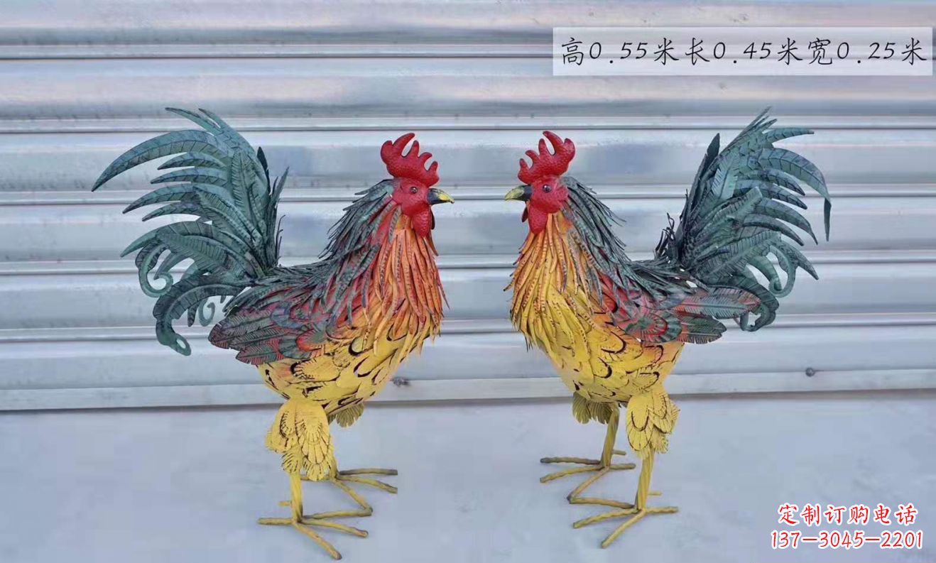 聊城不锈钢彩绘公鸡雕塑——景观雕塑的精彩绽放