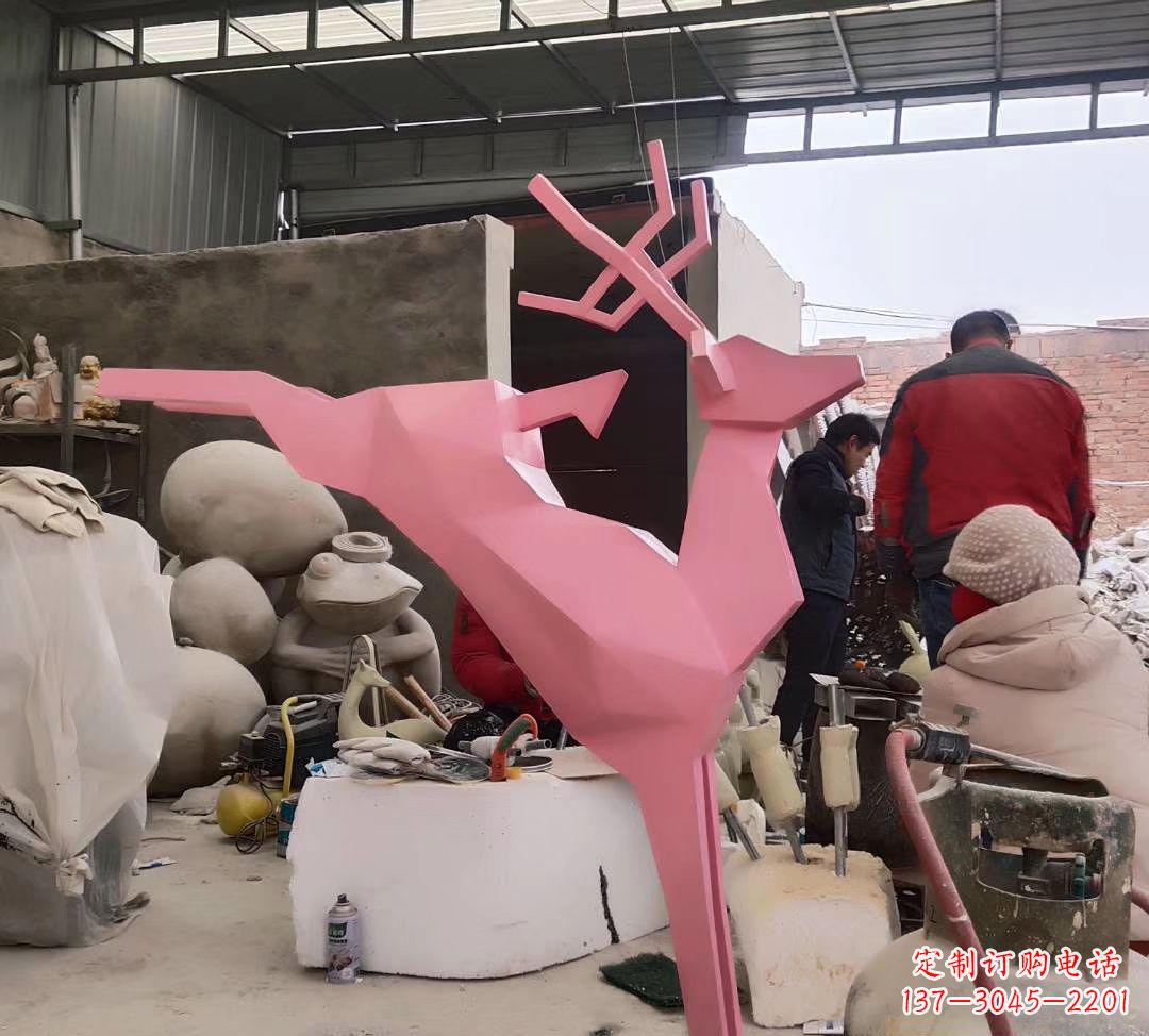 聊城不锈钢彩绘小鹿雕塑艺术与美感的完美结合