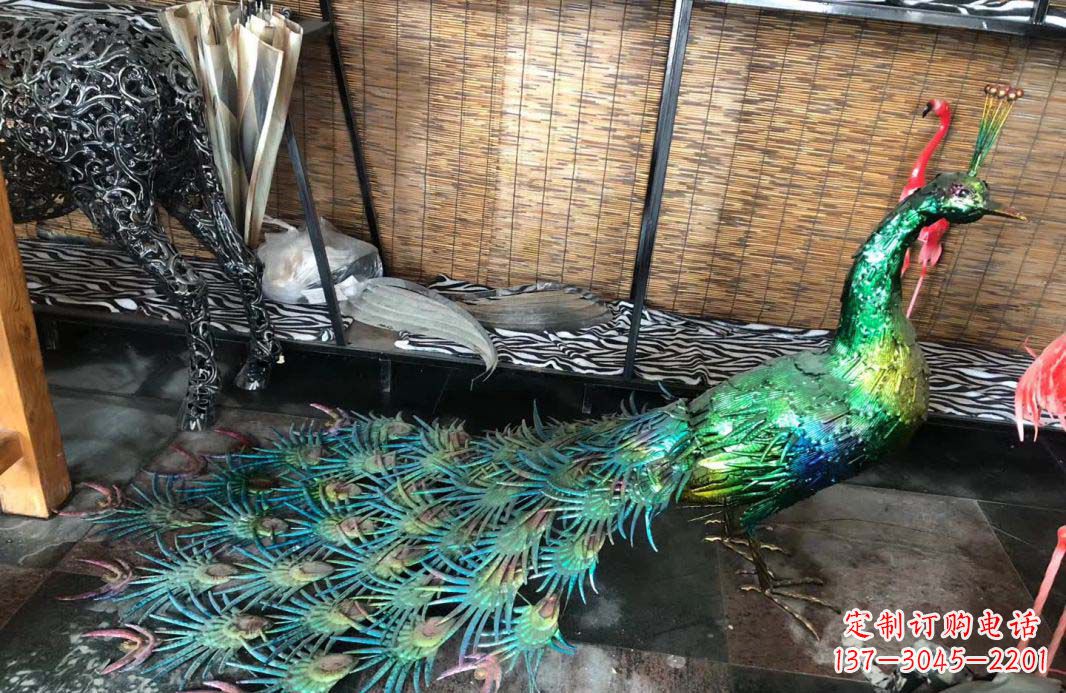 聊城不锈钢彩色景观孔雀雕塑