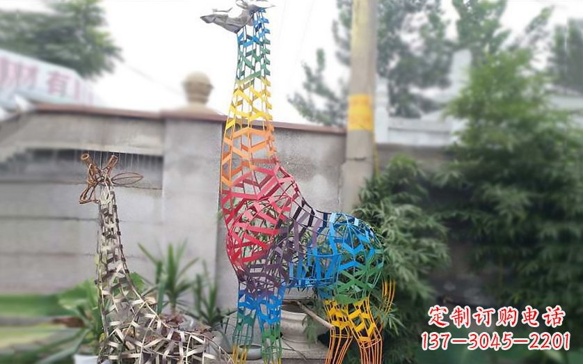 聊城不锈钢长颈鹿雕塑把自然美景带入室内