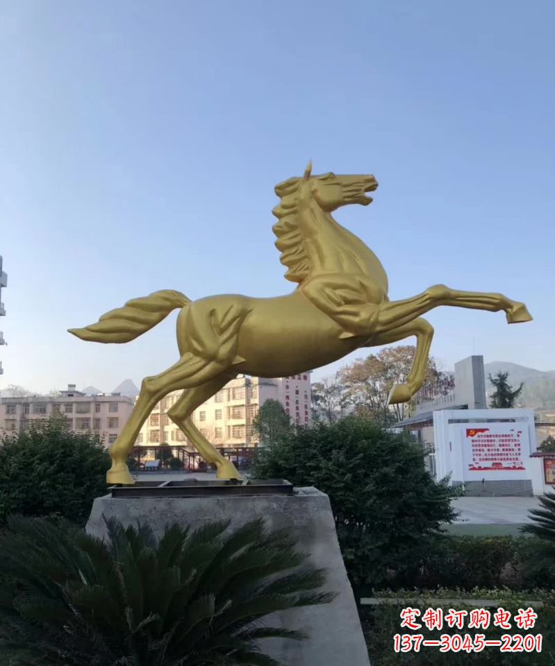 聊城不锈钢城市广场的马雕塑——一个给城市带来新鲜感的艺术作品