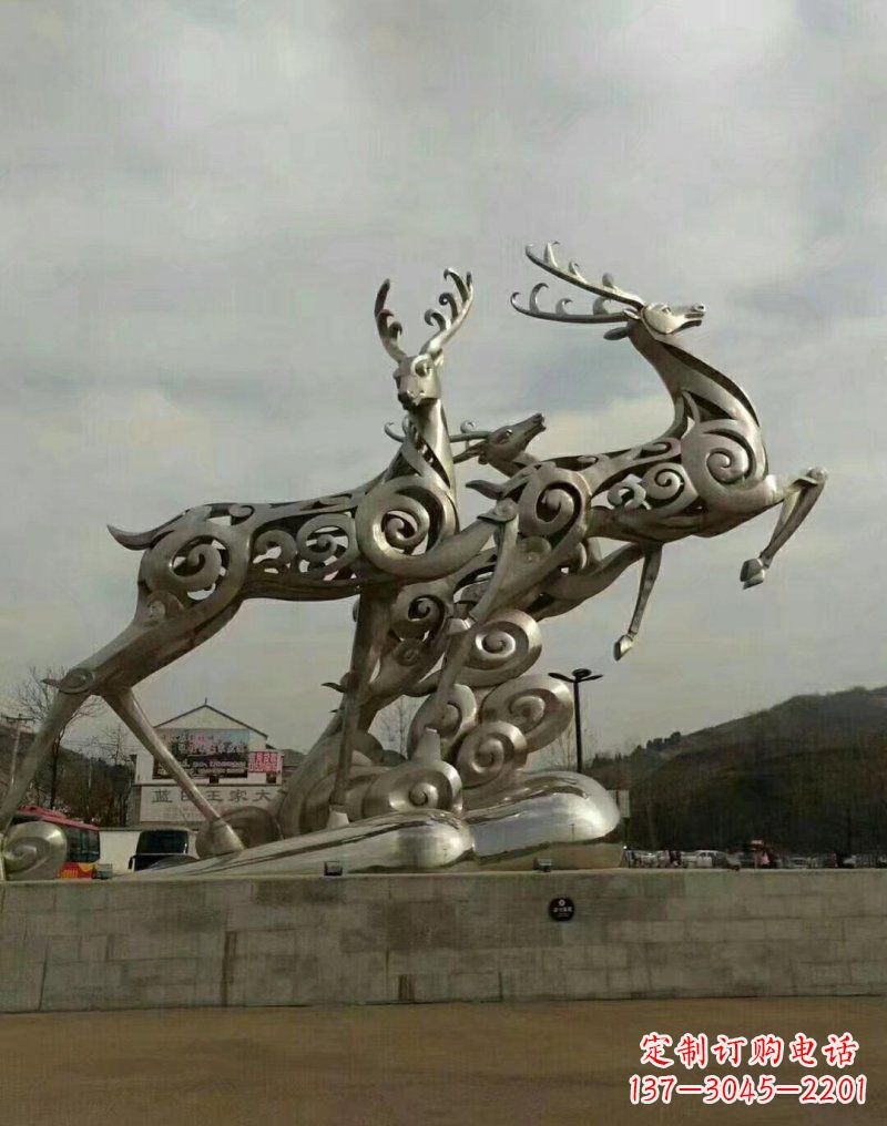 聊城不锈钢梅花鹿雕塑——祥云浮雕的精美绝伦