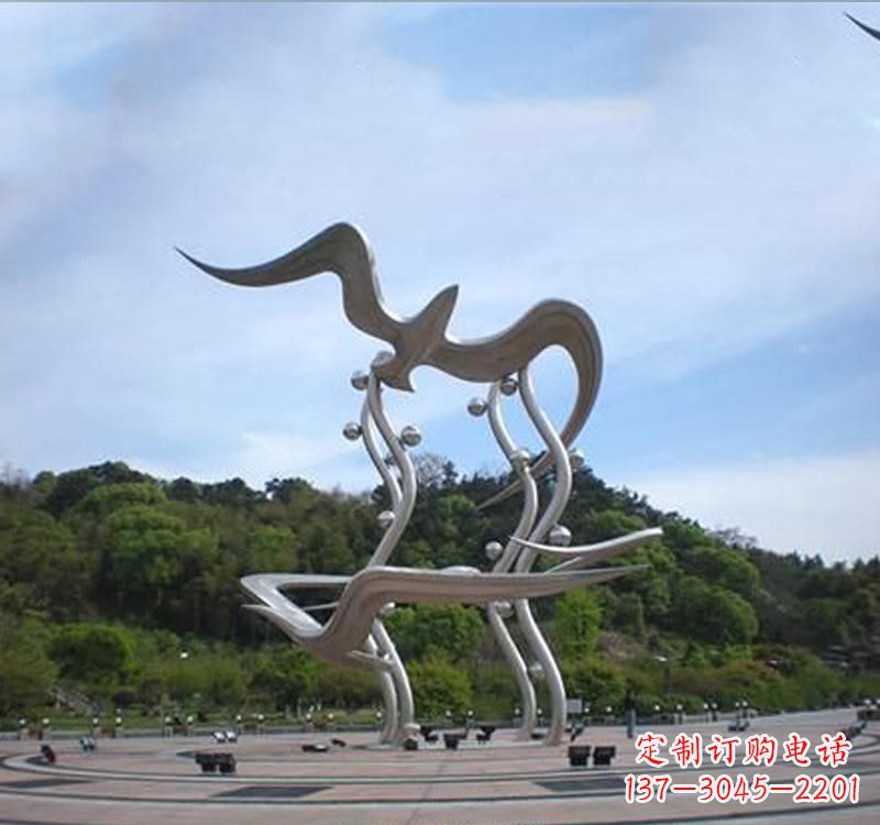 聊城大雁展翅飞越城市圆环