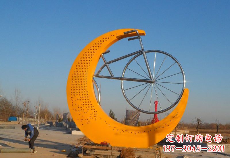 聊城不锈钢城市月亮自行车雕塑高雅而古典的艺术品