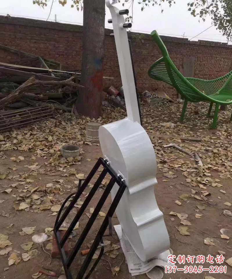 聊城不锈钢大提琴雕塑——古典音乐的艺术表现