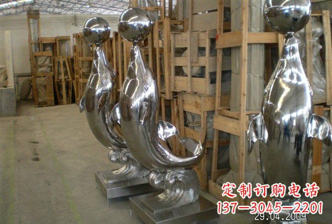 聊城不锈钢海豚顶球雕塑
