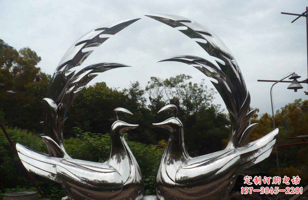 聊城不锈钢孔雀雕塑浪漫与灵动