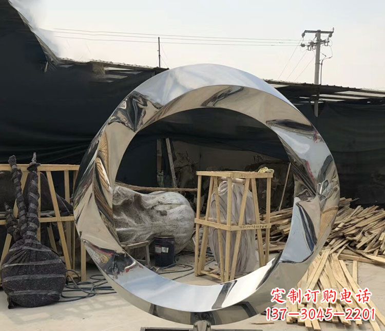 聊城不锈钢抽象镜面圆环雕塑