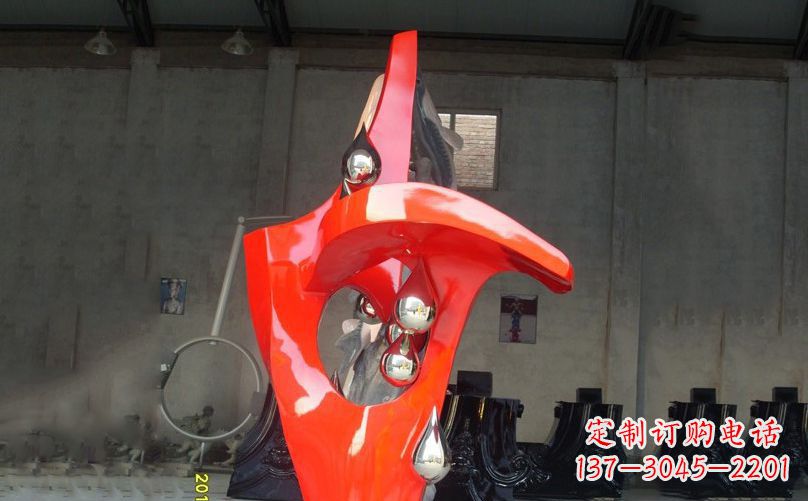 聊城不锈钢水滴雕塑美丽动人