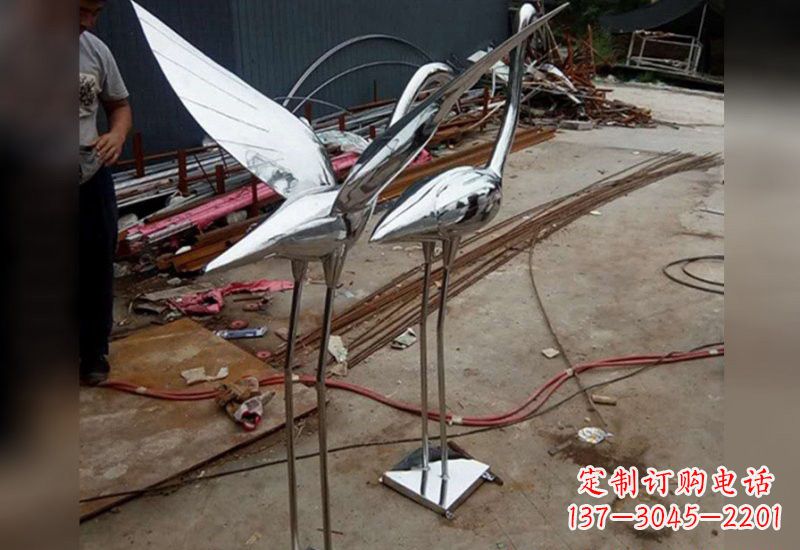 聊城不锈钢仙鹤雕塑象征着美丽与和谐