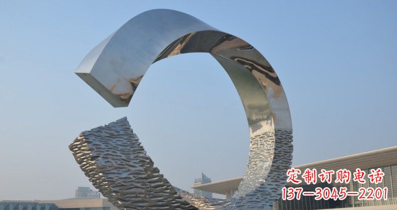 聊城环绕城市的不锈钢圆环雕塑
